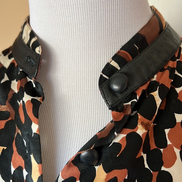Brown animal print silk blouse. Size L - Picture 3 of 12